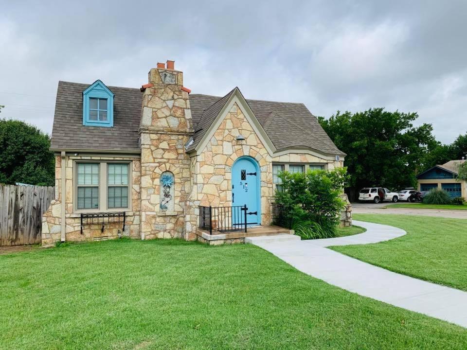 1 Mile To Fort Sill! The Carolebelle Cottage Sleeps 8 With Hottub,Grills,Firepit 로턴 외부 사진