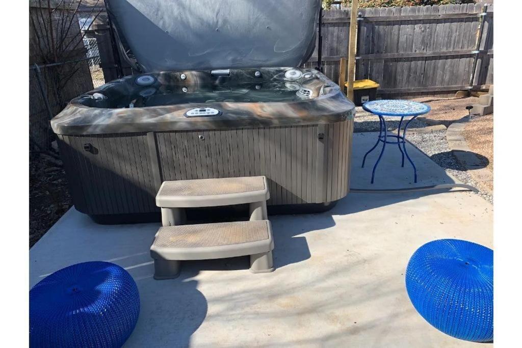 1 Mile To Fort Sill! The Carolebelle Cottage Sleeps 8 With Hottub,Grills,Firepit 로턴 외부 사진