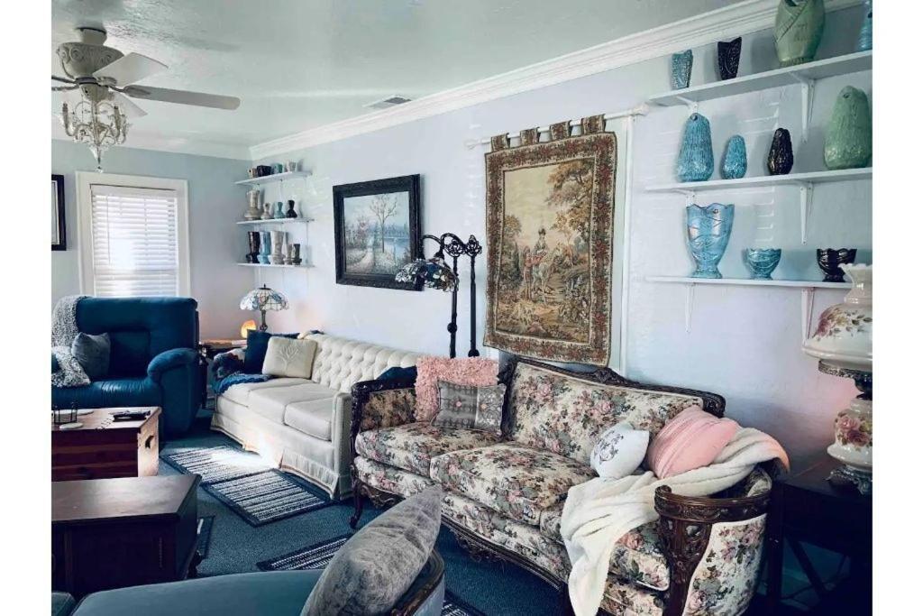 1 Mile To Fort Sill! The Carolebelle Cottage Sleeps 8 With Hottub,Grills,Firepit 로턴 외부 사진