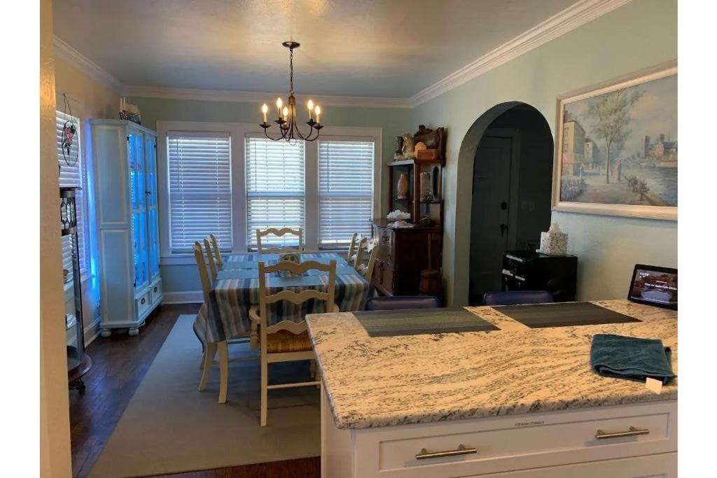 1 Mile To Fort Sill! The Carolebelle Cottage Sleeps 8 With Hottub,Grills,Firepit 로턴 외부 사진