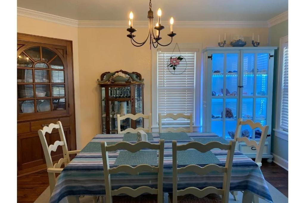 1 Mile To Fort Sill! The Carolebelle Cottage Sleeps 8 With Hottub,Grills,Firepit 로턴 외부 사진