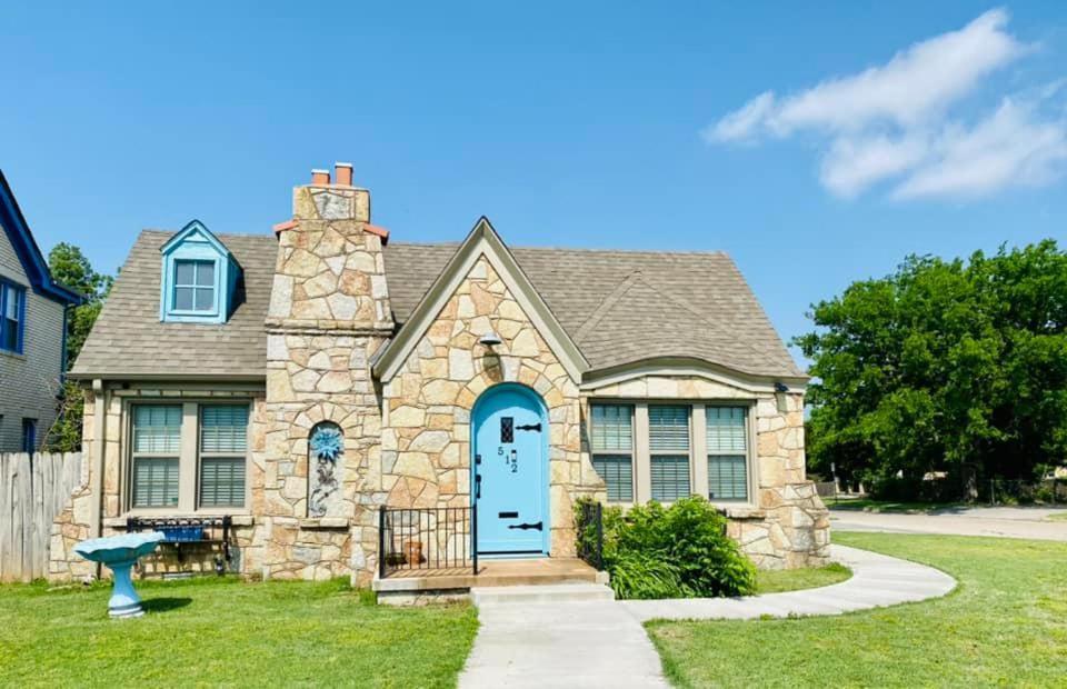 1 Mile To Fort Sill! The Carolebelle Cottage Sleeps 8 With Hottub,Grills,Firepit 로턴 외부 사진